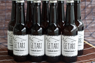 Lote 12 botellas de cerveza Getari 