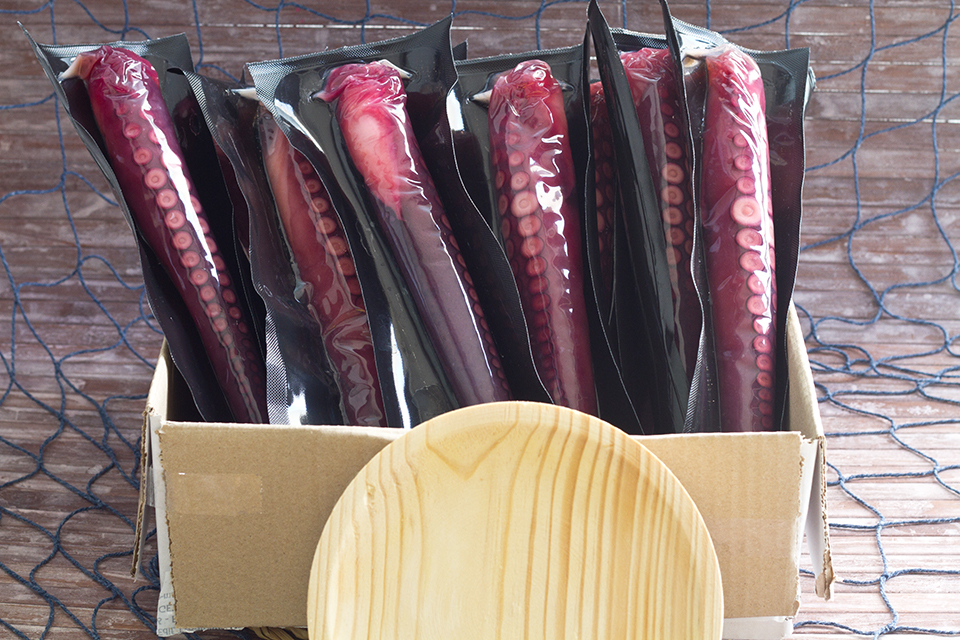 Lote de 10 patas de pulpo cocido envasado al vacío a 3.80€ la unidad