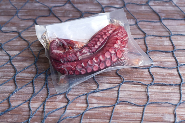 2 patas de pulpo cocido envasado al vacío a 9.25€ la unidad
